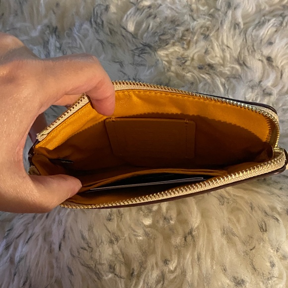 Brand New!! NWT LIMITED EDITION Peanuts X Coach Corner Zip Wristlet - Picture 2 of 4